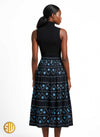 Jupe midi noire à motifs africains bleus – Élégance et modernité