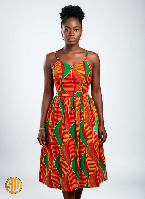 Robe midi en wax à bretelles – Motifs ondulés rouges, verts et jaunes