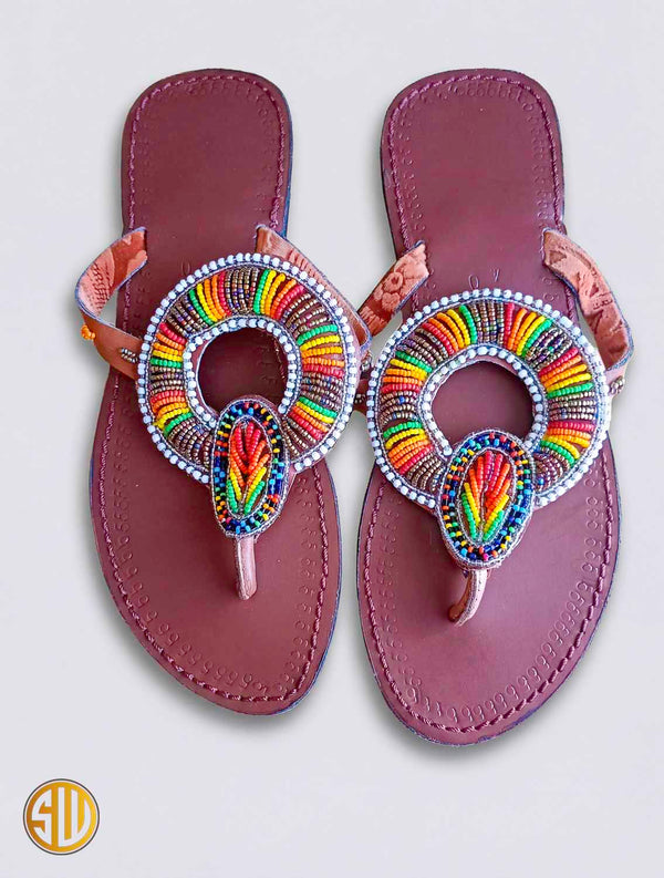 Sandales africaines perlées arc-en-ciel – Artisanat Massaï