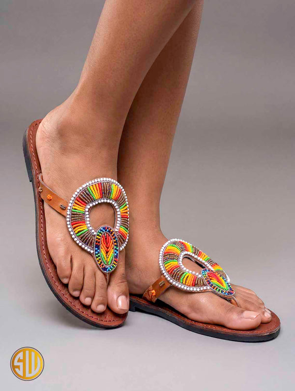 Sandales africaines perlées arc-en-ciel – Artisanat Massaï
