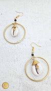 Boucles d’oreilles en laiton et cauri – Fait main au Kenya
