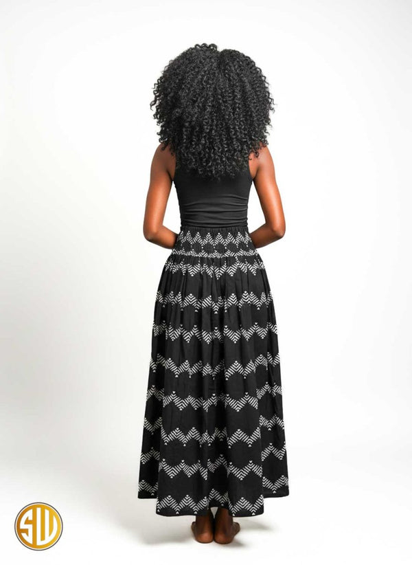 Jupe Longue Ankara Noire à Motifs Blancs Zigzag – Taille Élastique & Coupe Évasée